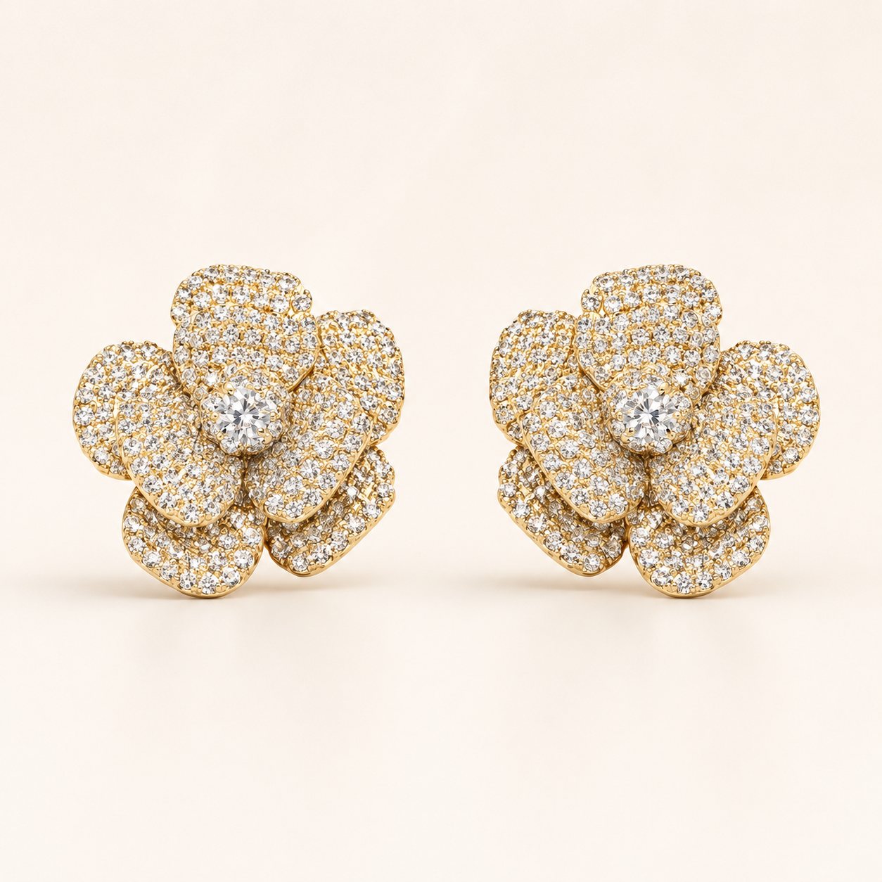 Pendientes “Camelia Dorada” – Cristales Brillantes