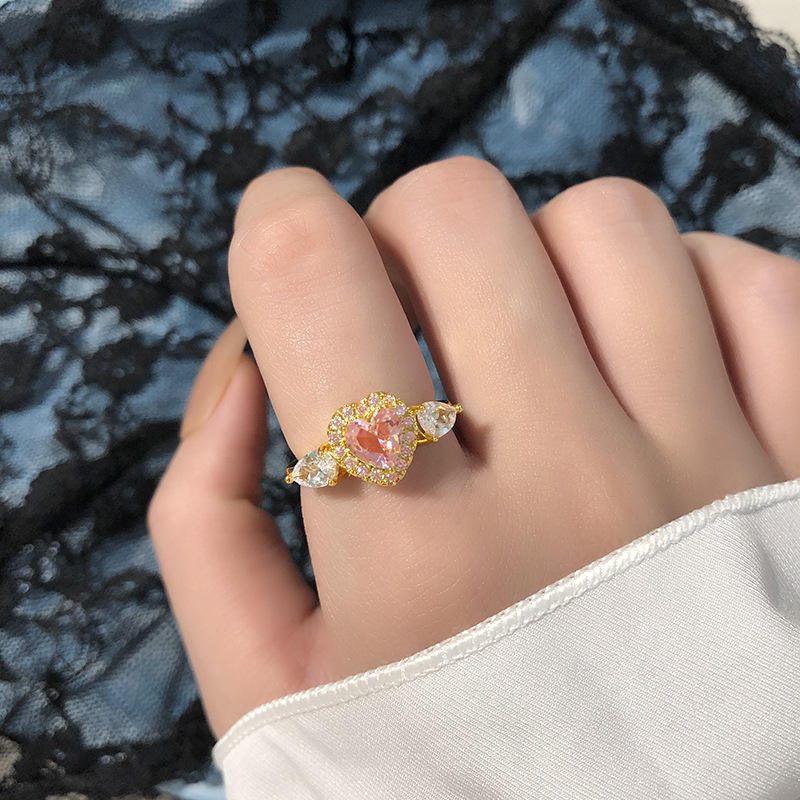 Anillo de Lujo con Cristal en Forma de Corazón