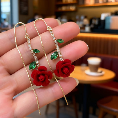 Pendientes “Rosa Pasión” – Flor Roja & Brillo Dorado