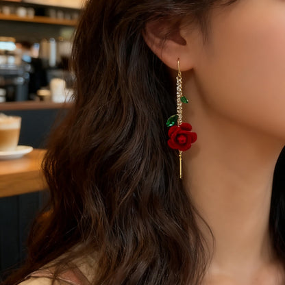 Pendientes “Rosa Pasión” – Flor Roja & Brillo Dorado