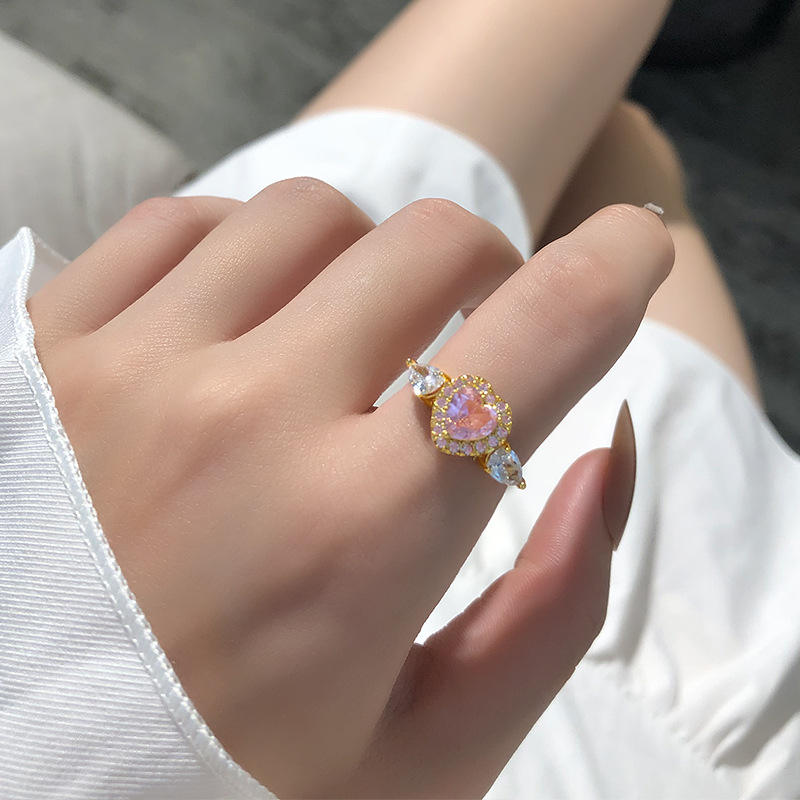 Anillo de Lujo con Cristal en Forma de Corazón