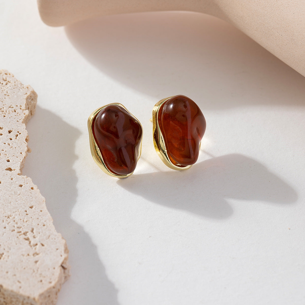 Pendientes "ÁmbarLuz" - Resina & Oro