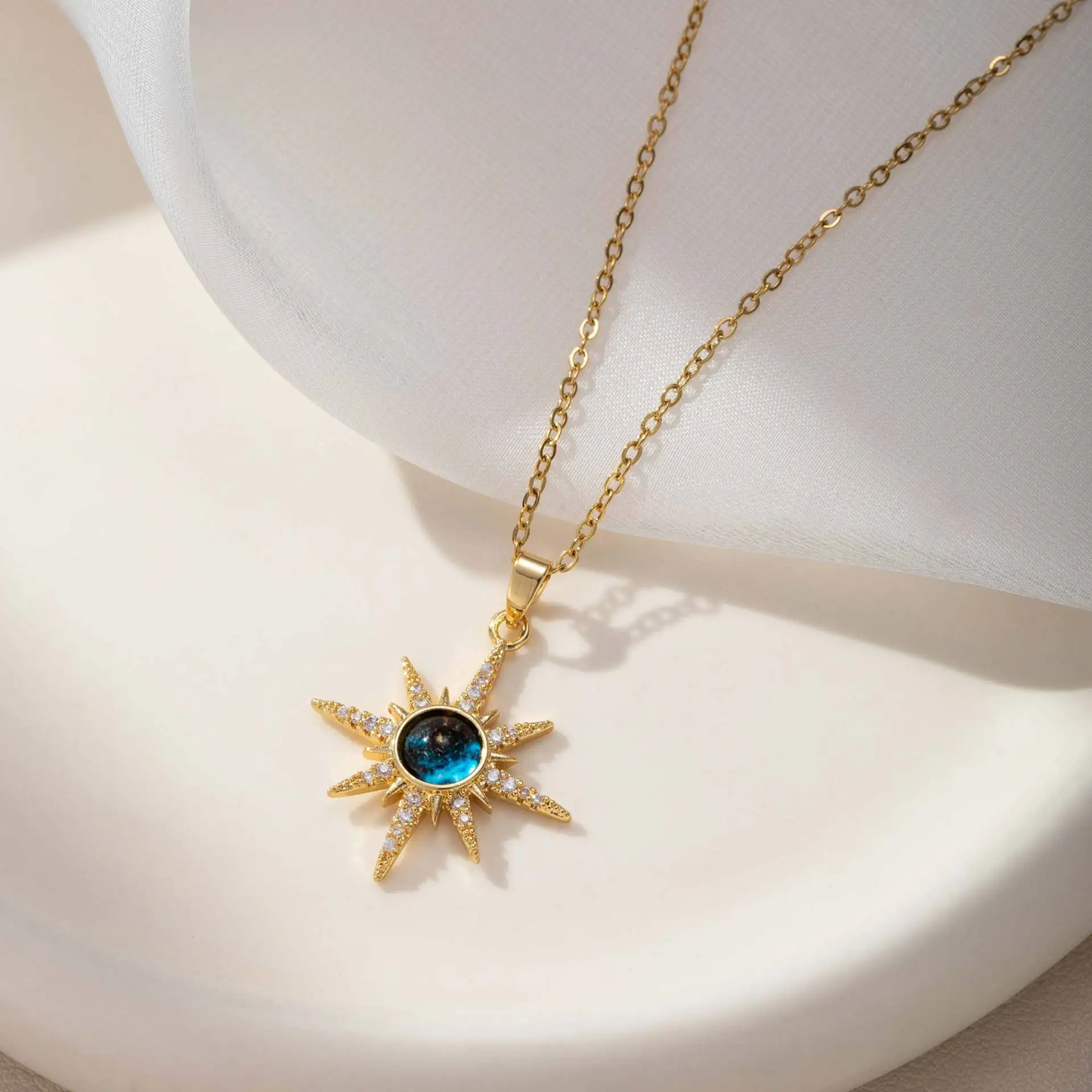 Colgante EstrellaLuz – Cristal Azul & Baño de Oro