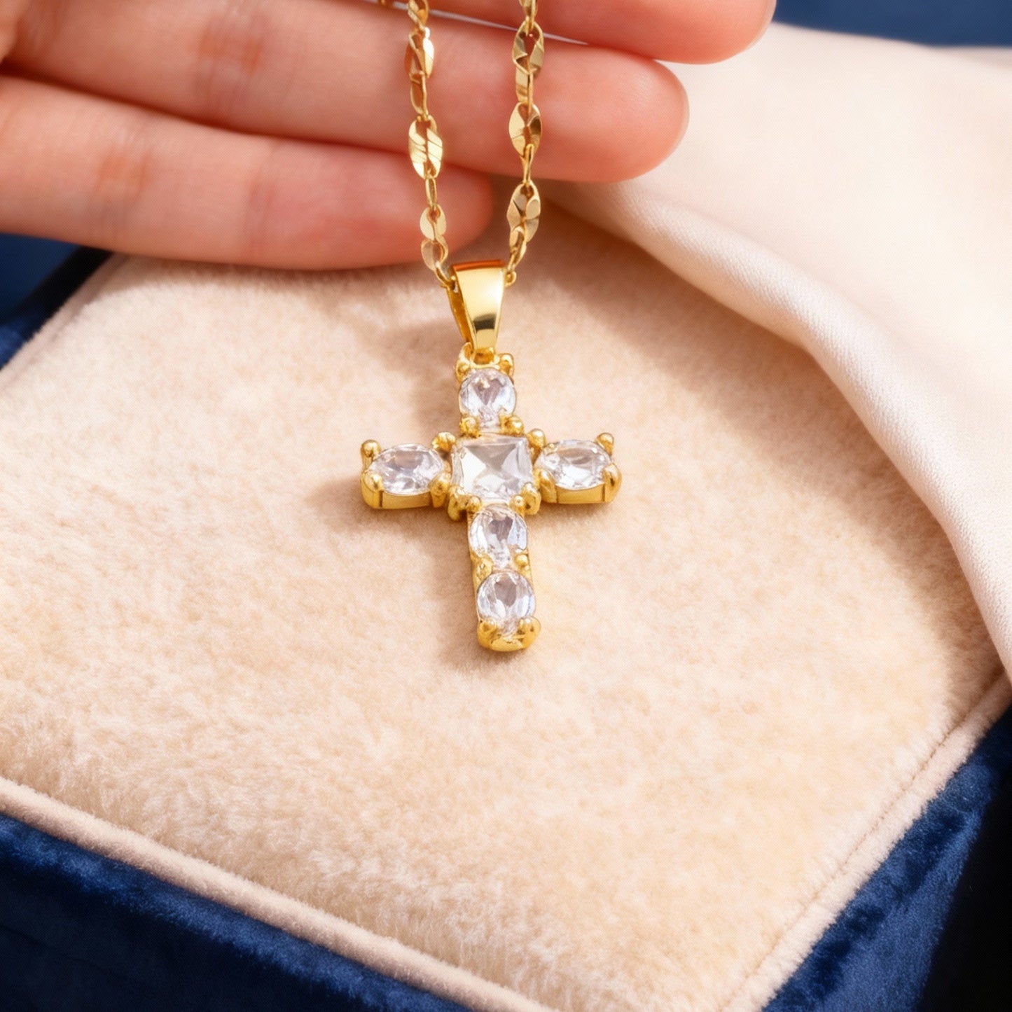 Collar “Luz Divina” – Baño de Oro 18K & Circonias