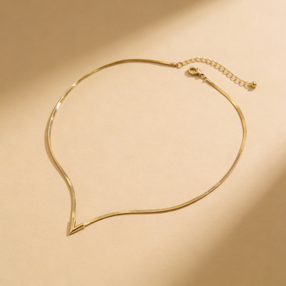 Collar V Minimal – Acero Inoxidable Dorado