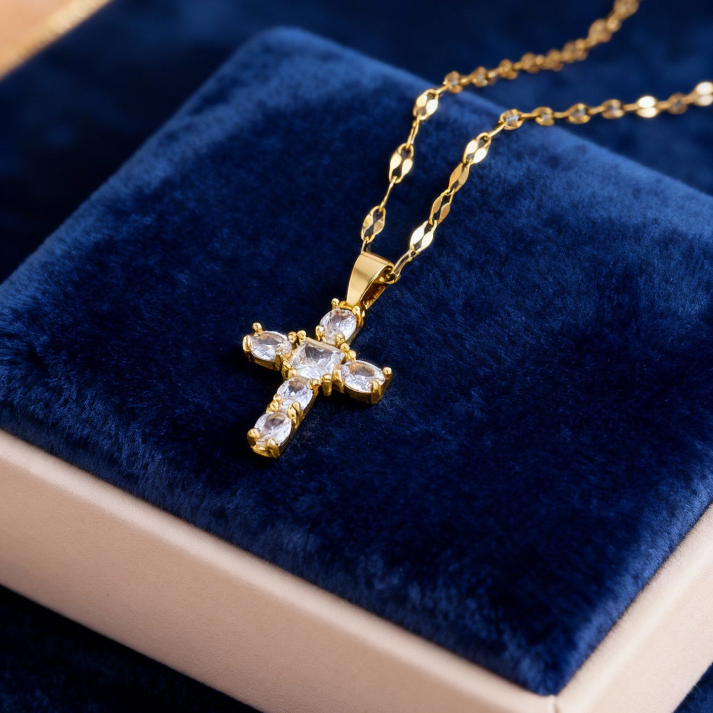 Collar “Luz Divina” – Baño de Oro 18K & Circonias