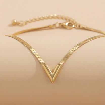Collar V Minimal – Acero Inoxidable Dorado