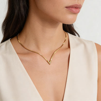 Collar V Minimal – Acero Inoxidable Dorado